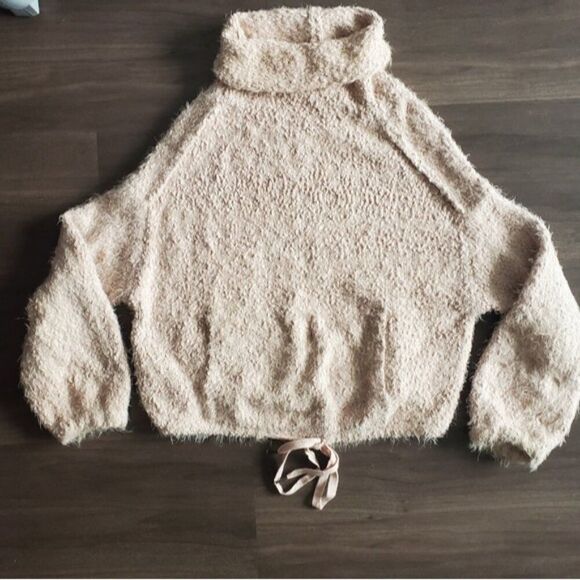 Young Fabulous & Broke Lorena Blush Pink Fuzzy Sweater Size S/M - Picture 4 of 8